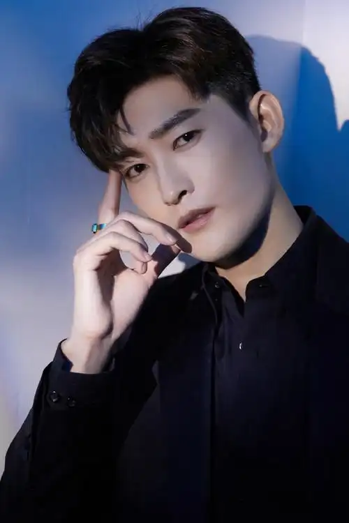 张翰星空西装帅气写真图片