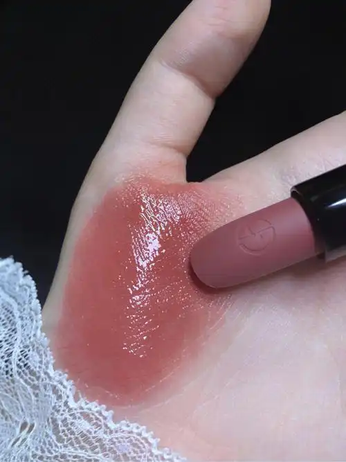 晕‼️阿玛尼这支豆沙粉真的太温柔了😭