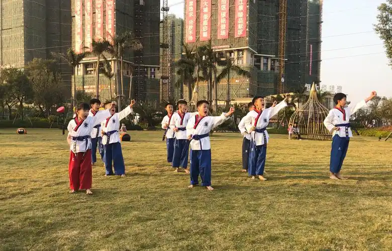 跆拳道表演开平至道会孩子们首次外出演出