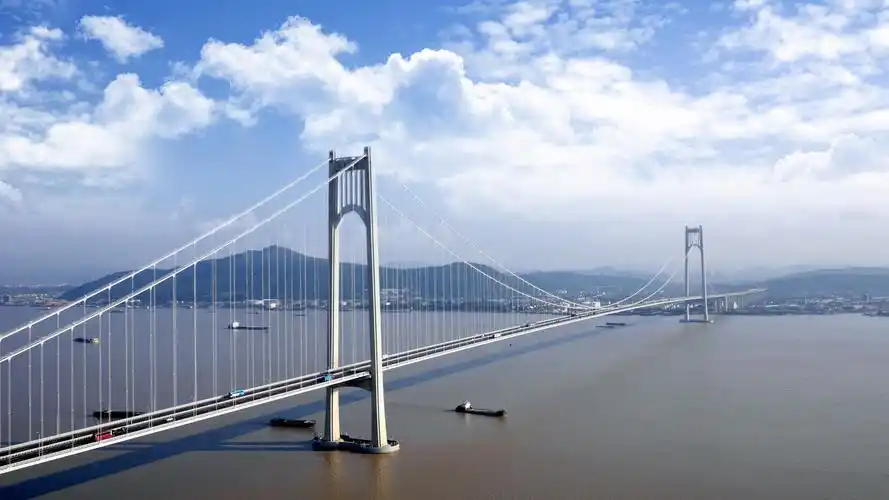 p>南京栖霞山长江大桥,简称栖霞山大桥,原称南京长江第四大桥,位于