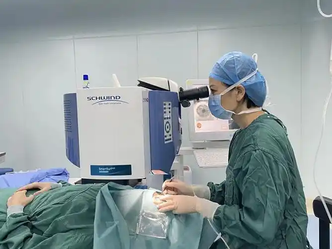 激光手术能同时矫正近视和散光吗?