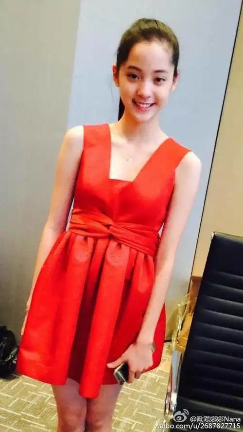 15岁的欧阳娜娜,明明可以靠颜值,偏偏那么有才华