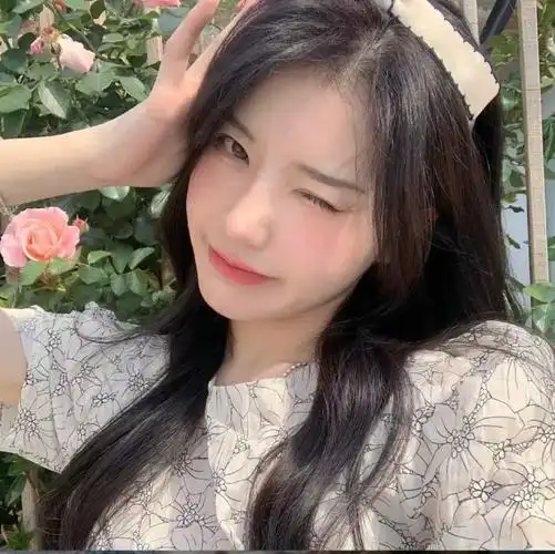 大头照女头 ○氛围感甜妹带冷 ○侵权删