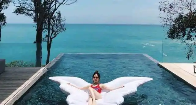 邓紫棋晒泳装,蛮腰美背曲线曼妙,粉丝直呼在玩火,给她p图遮挡