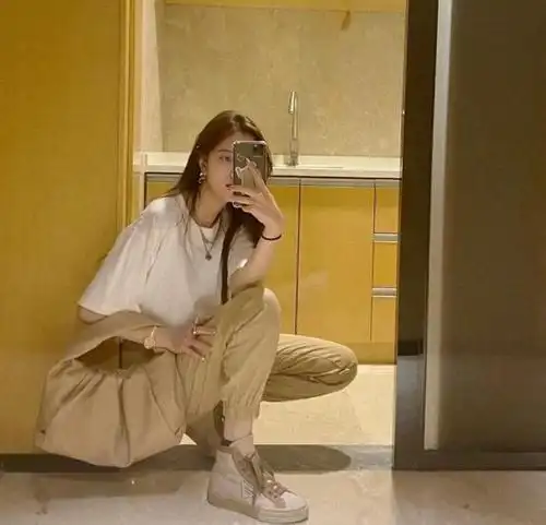 集美们~在家对着镜子疯狂凹造型吧