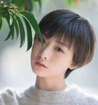 2018流行半露耳短发 潮流又美丽_短发发型_西子美发网