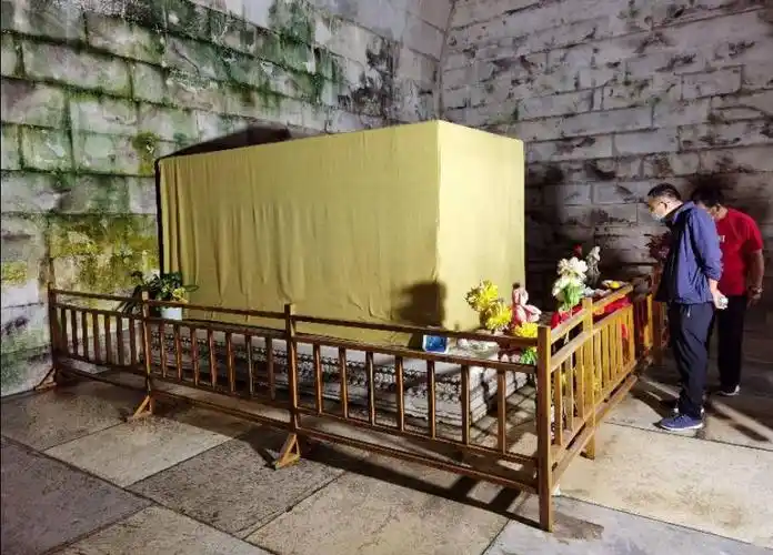 慈禧的棺椁是这样的