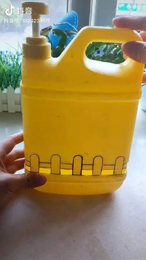 洗洁精瓶的妙用下次可别扔哦变废为宝手工花盆洗洁精瓶子改造