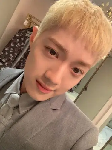 冠霖 是帅气的金发寸头小霖啊,霖霖今天太a了>