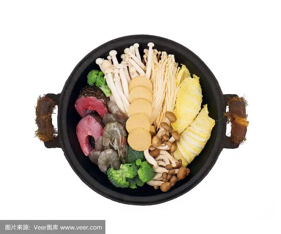 火锅菜肴孤立在白色背景上.