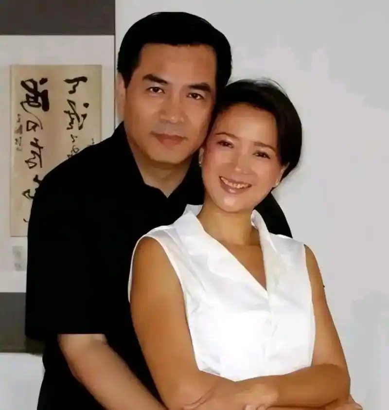 何晴儿子中戏毕业,22岁一表人才!许亚军携4婚妻子出席毕业典礼