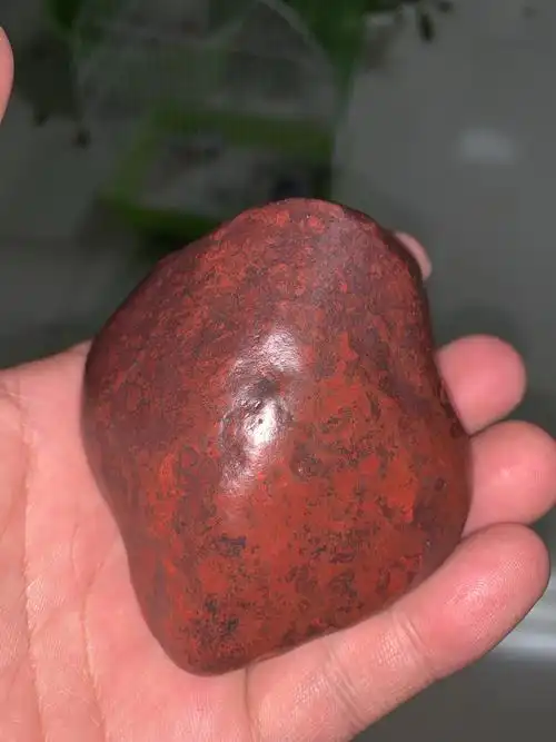 红伊丁,对于很多人来说这个名字比较陌生,它是一种陨石.