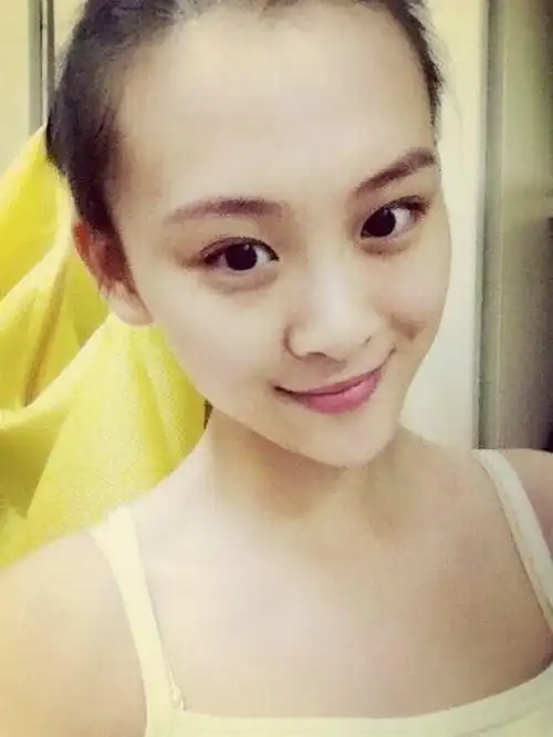 中央音乐学院校花潘杭苇 秀古典美