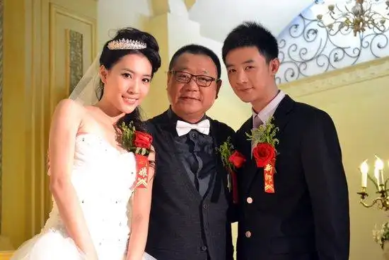 《先婚后恋》闫鹿杨张倬闻"大婚" 范伟主婚