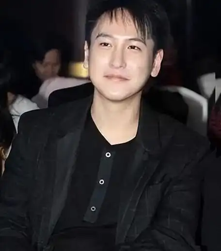 汤珈铖此时仅有21岁的汤珈铖,表现出了与年龄完全不符的稳健与成熟.