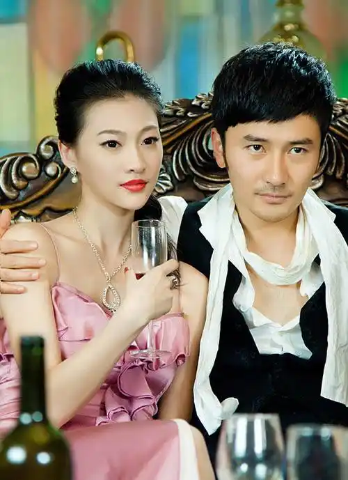 《青春烈火》多地热播 叶璇白柳汐姐妹变情敌