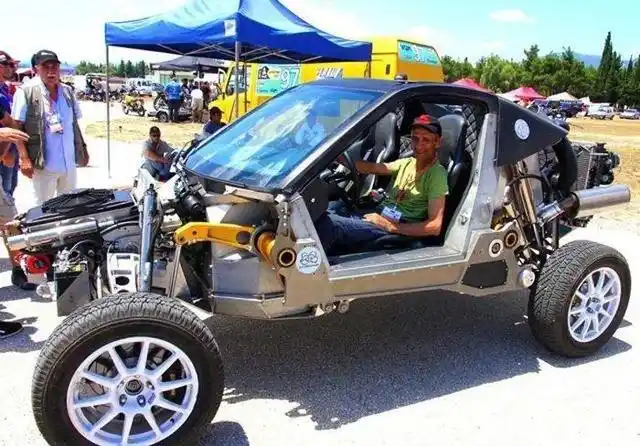 设计师自制越野跑车,奇特外形还自称世界第一