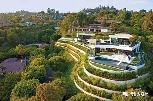 特别选址该处兴建避暑别墅,渐渐地,移居太平山成为富豪显赫与名流绅士