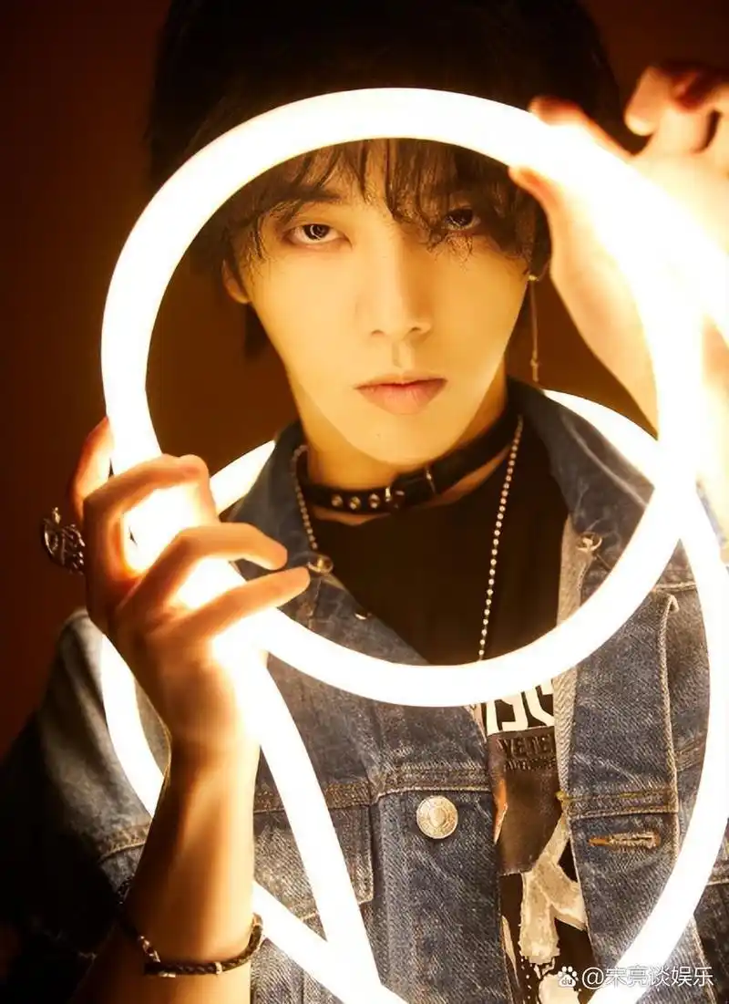 张碧晨与华晨宇:为爱勇敢,家庭至上 张碧晨与华晨宇的爱情故事充满了