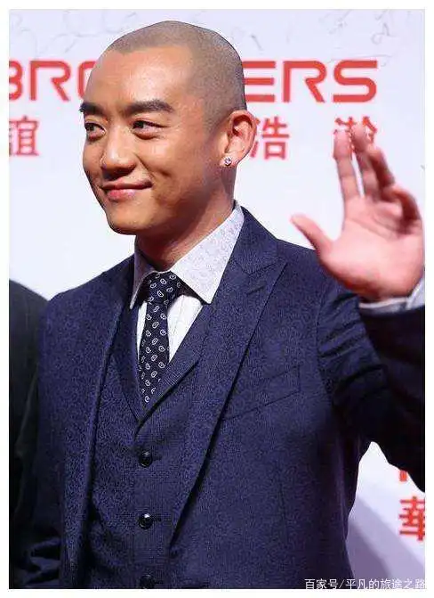 跑男成员光头造型来袭,郑凯造型帅气十足,鹿晗则不可想象