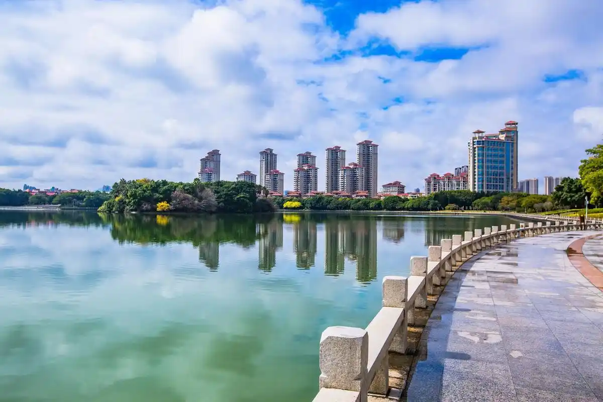 泉州也有一座西湖,水秀刺桐阁,鸟语伴花香,航拍风景如画
