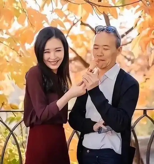 王石夫妇庆结婚纪念日田朴珺送40万国产豪车烛光晚餐吃红烧肉