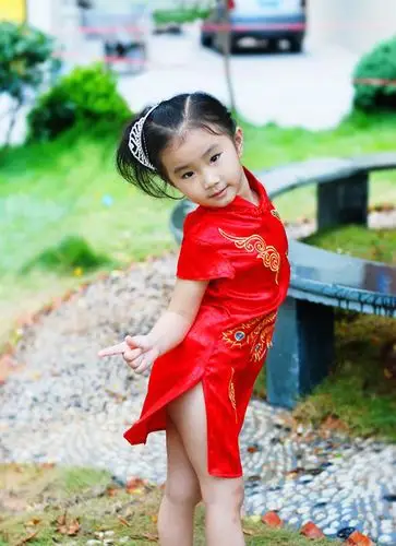 46岁小女孩发型设计图片小子孩这么扎头发更可爱