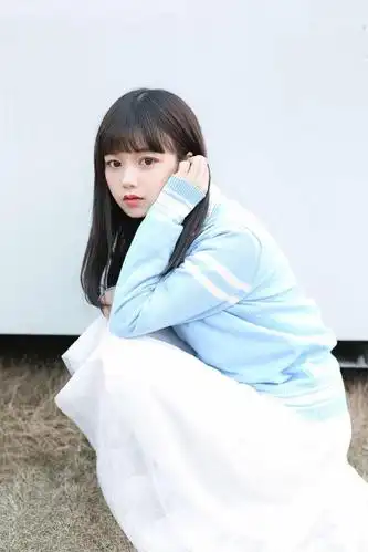 小清新娃娃脸大眼睛美少女,灵动可爱,清新可人,这穿搭简直完美