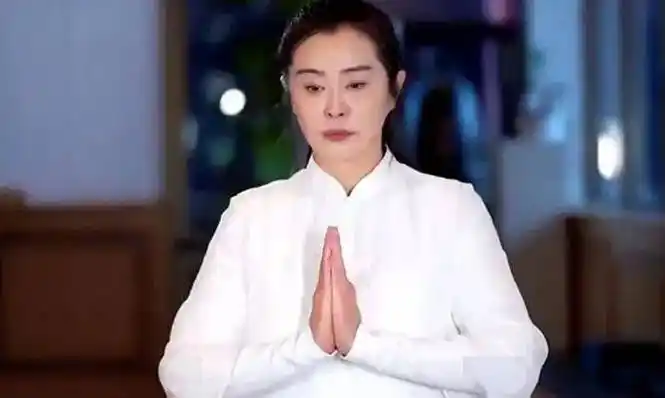 女神王祖贤正式出家?素颜出席寺庙活动,56岁无p图状态曝光