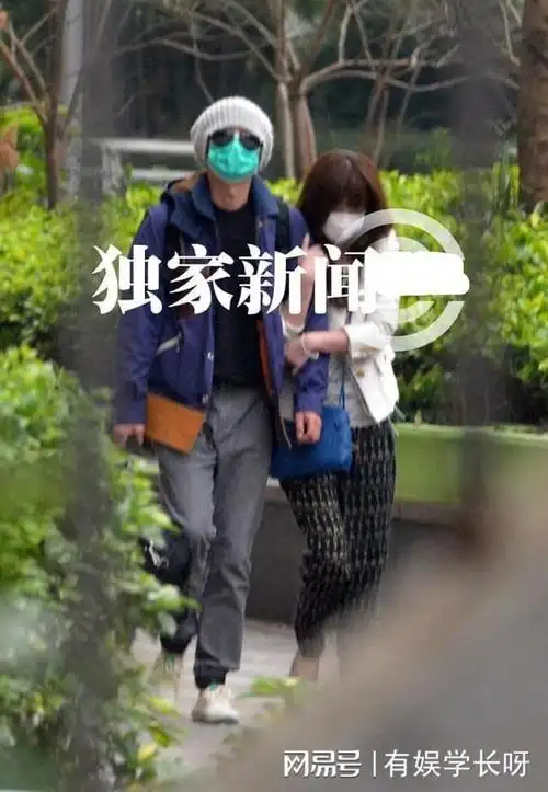 后来,文章便被曝出轨姚笛,媒体还放上了他们俩当街拥抱的合照,直接将