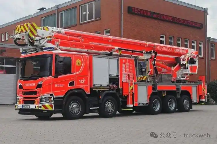 德国最高城市救援消防车 博浪涛70米登高平台消防车交付汉堡
