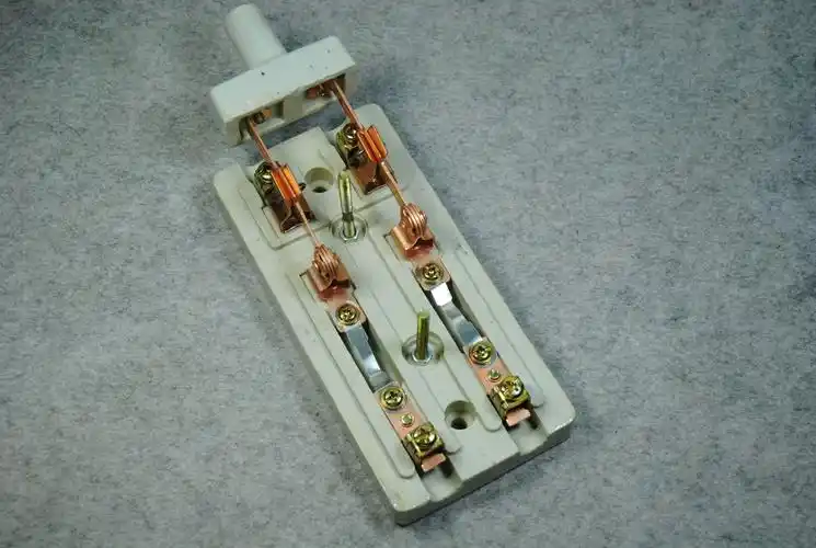 【厂家现货】kh2老式黑色闸刀瓷底2x63a半铜半铁 闸刀开关