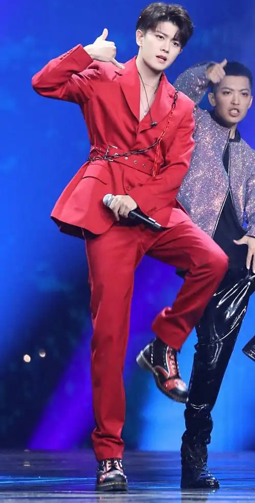 任嘉伦最爱的宠物是什么?原来是常见的类型,旅行都会带着它