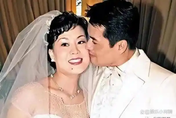 他们夫妻俩对于仪式感非常在意,每逢节假日都喜欢一同共度.