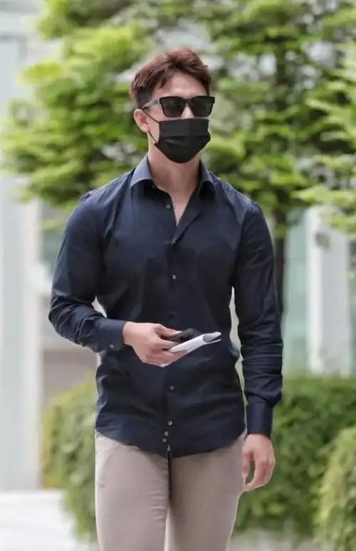 新加坡男网红靠性感照赚钱,开上兰博基尼!却被逮捕,被判入狱