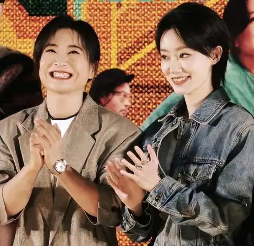 41岁贾玲对比38岁张小斐,骨相老去和皮相老去的差距一目了然_腾讯新闻