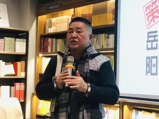 张峥嵘|才华横自读书深