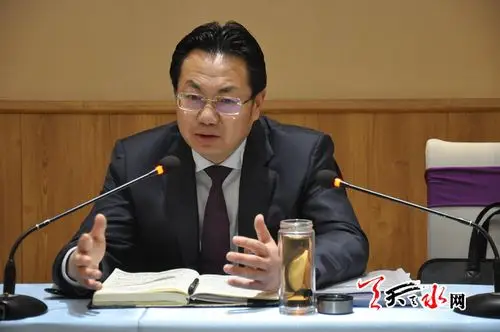 【天水两会】何东参加市政协七届三次会议分组讨论