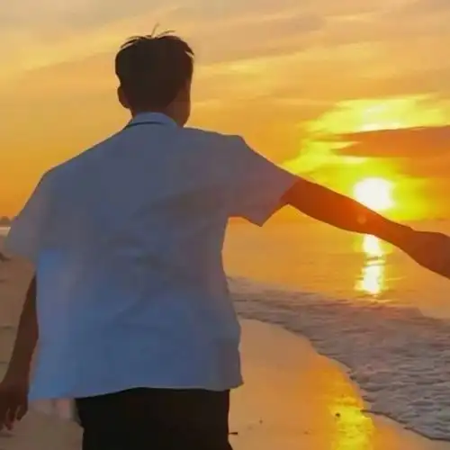 日落情侣头像一男一女 夕阳黄昏海边背影cp情头【婚礼纪】