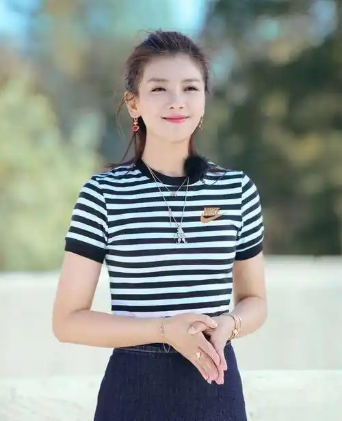 原创41岁刘涛上节目真胆大一身绿色装美得毫无违和感同龄女星少见