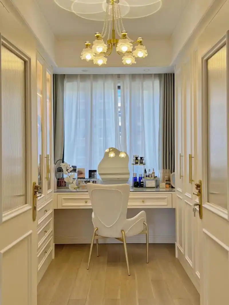 美哭了!10平米的法式衣帽间巨能收纳