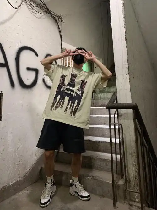 vintage楼梯间涂鸦墙拍照