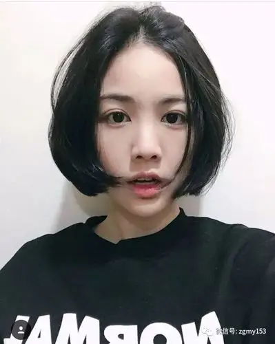 更有女神风范长度在耳朵附近的齐耳短发有些女孩子剪去了长发反而更