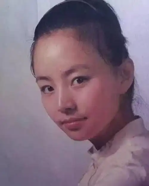 你只识白云大妈 却不知宋丹丹也曾美若天仙