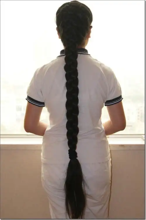 剪下武汉女孩的超级粗辫发蜡8025