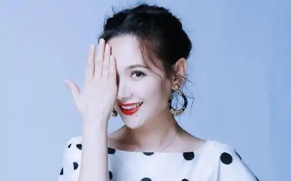 "浪姐"程莉莎爱情:倒贴郭晓东被甩几十次,感叹农村结婚太疯狂_感情