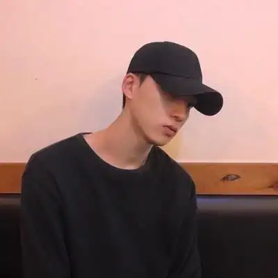 戴帽子的男生头像