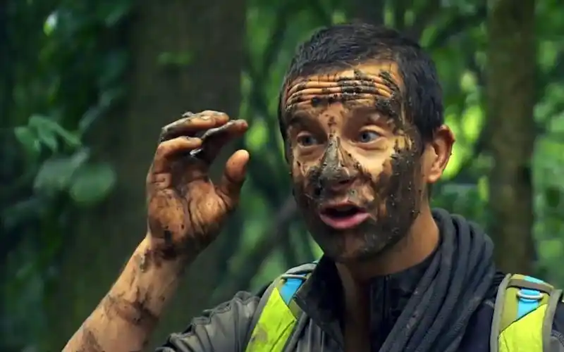 中国明星跟着贝爷去荒野求生,韩雪被恐怖惩罚吓哭