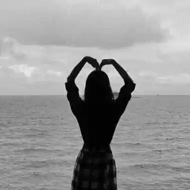 2021黑白意境背影头像