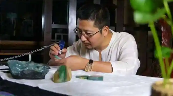 玉雕师王朝阳教你怎样赏析翡翠玉石雕刻